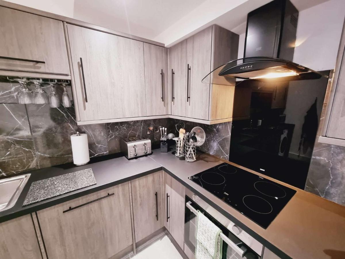 Lmk, Spacious 1 Bedroom Ground Floor Apartment, Ev Charger, Free Parking Wi-Fi, Great Location Belfast Exterior foto
